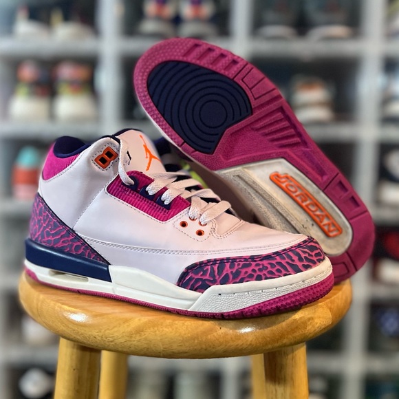 Jordan 3 Retro Barely Grape - Picture 2 of 5